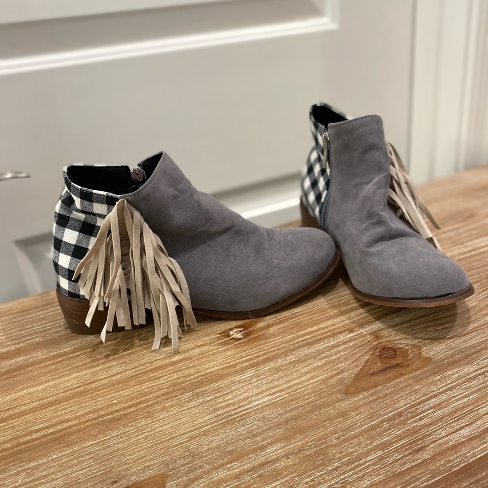 Ankle booties
